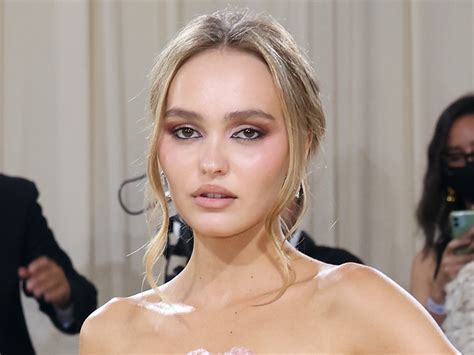 lily-rose depp sexy pics|On ne s’y attendait pas : après la folie du bordeaux, Lily